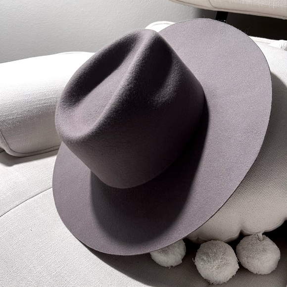 Fall/winter hat - Picture 1 of 2